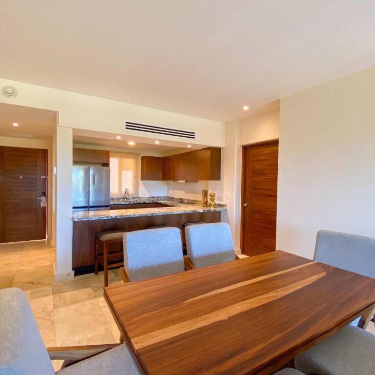 Esplendor by Wyndham Isla Mujeres All Inclusive - Oceanfront Villa with One King Bed and Two Double Beds - Terrace/Non-Smoking - 1