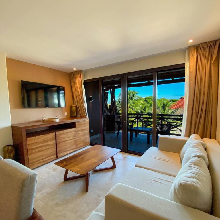 Esplendor by Wyndham Isla Mujeres All Inclusive - Oceanfront Villa with One King Bed and Two Double Beds - Terrace/Non-Smoking - 6