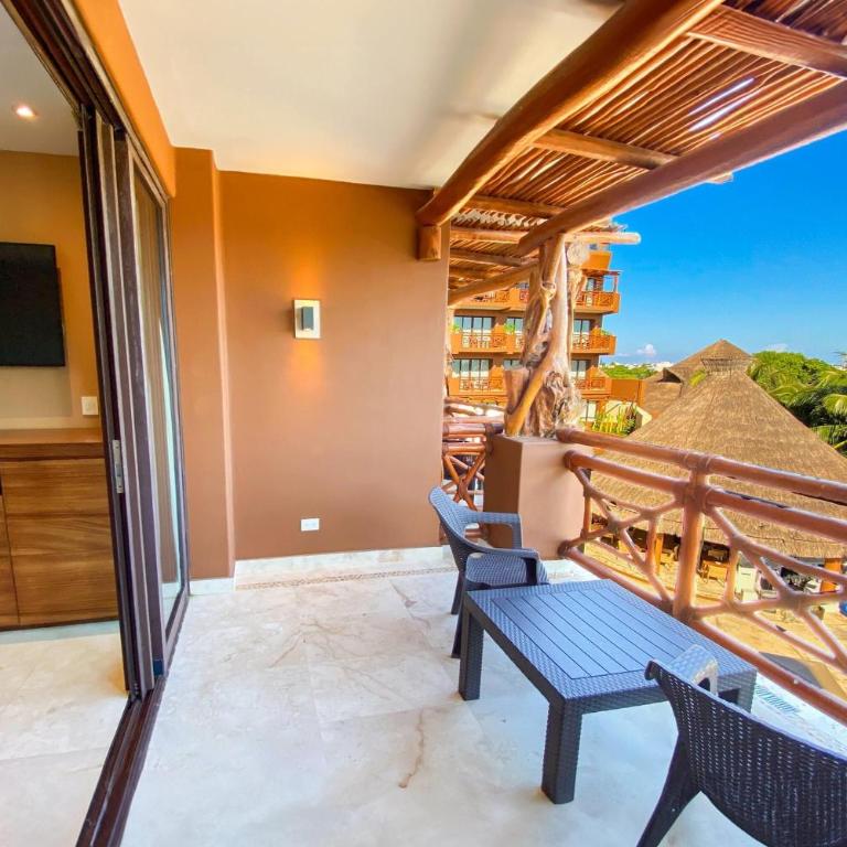 Esplendor by Wyndham Isla Mujeres All Inclusive - Oceanfront Villa with One King Bed and Two Double Beds - Terrace/Non-Smoking - 8