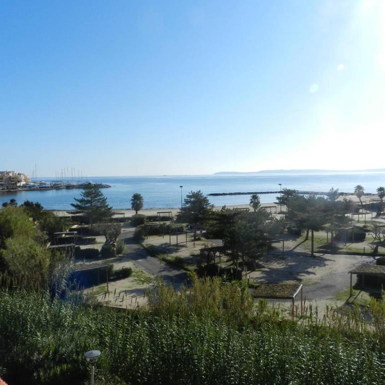 Appartement 2 pièces avec piscine et plage à Bormes-les-Mimosas - FR-1-251-885 - Apartment - 13