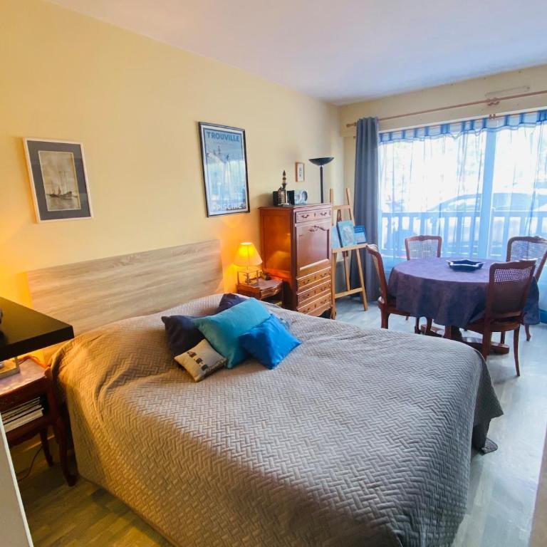 Studio cosy, vrai lit 140, wifi, centre Trouville-sur-Mer, proche Deauville et gare à moins de 5 minutes à pied - Studio - 2