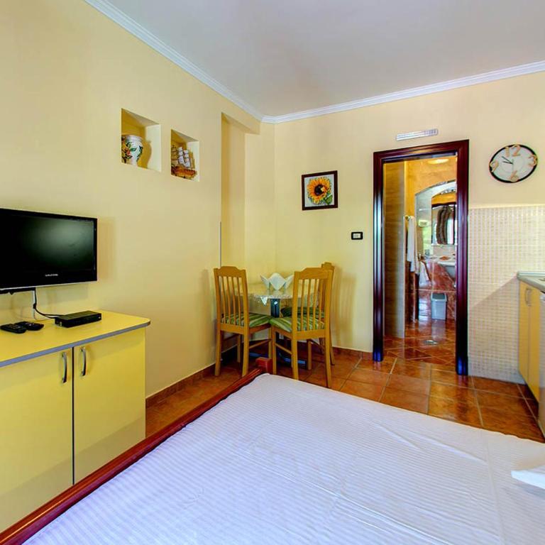 Vila Koral - Triple Room with Terrace - 1