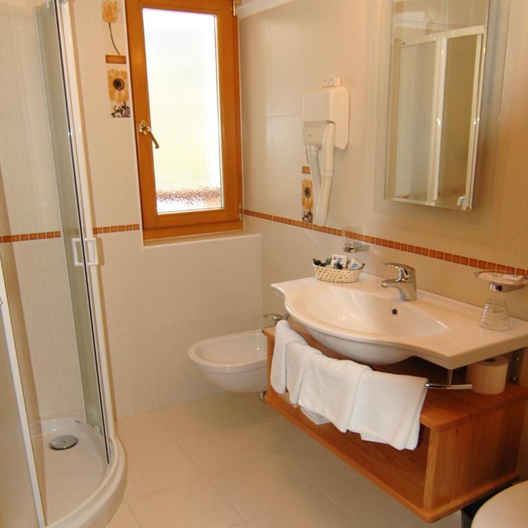 Hotel Cristallo - Wellness Mountain Living - Camera Tripla Standard - 4