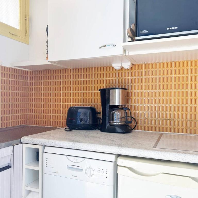 LV280-G025 Appartement Studio 2 couchages LE LAVANDOU - Monolocale con Vista Mare - 6