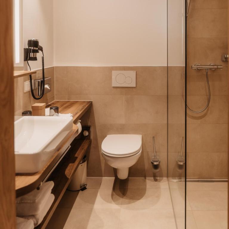 Hotel Neubergerhof - Doppelzimmer mit Bergblick - 5