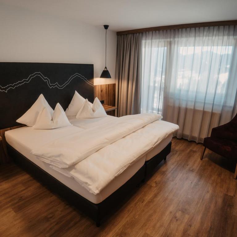 Hotel Neubergerhof - Doppelzimmer mit Bergblick - 4