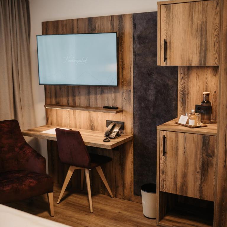 Hotel Neubergerhof - Doppelzimmer mit Bergblick - 6