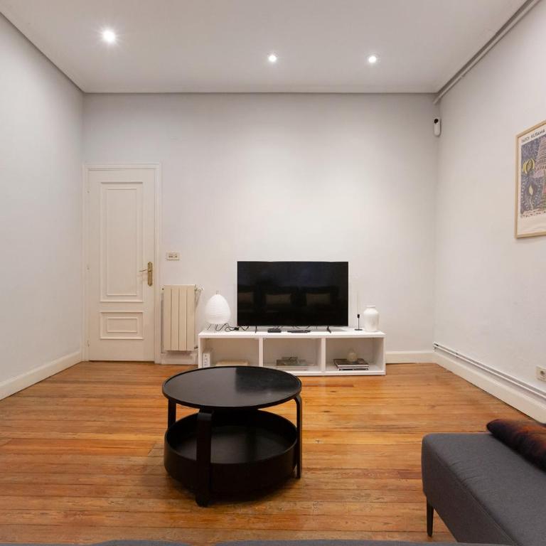Amplio Apartamento en Casco Viejo - Corazón de Bilbao - Two-Bedroom Apartment - 24