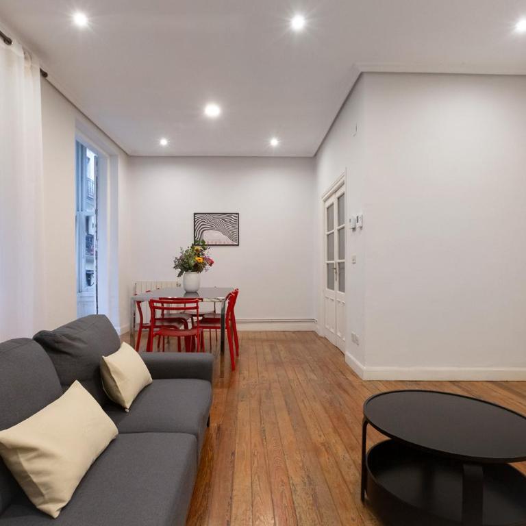Amplio Apartamento en Casco Viejo - Corazón de Bilbao - Two-Bedroom Apartment - 25