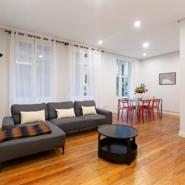 Amplio Apartamento en Casco Viejo - Corazón de Bilbao - Two-Bedroom Apartment - 21