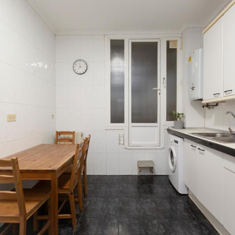 Amplio Apartamento en Casco Viejo - Corazón de Bilbao - Two-Bedroom Apartment - 32