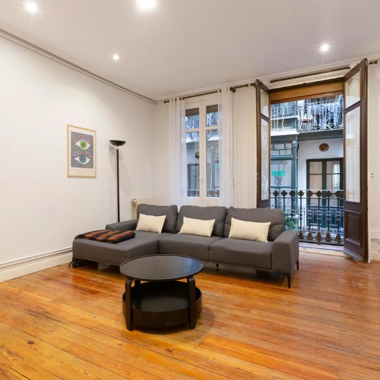 Amplio Apartamento en Casco Viejo - Corazón de Bilbao - Two-Bedroom Apartment - 12