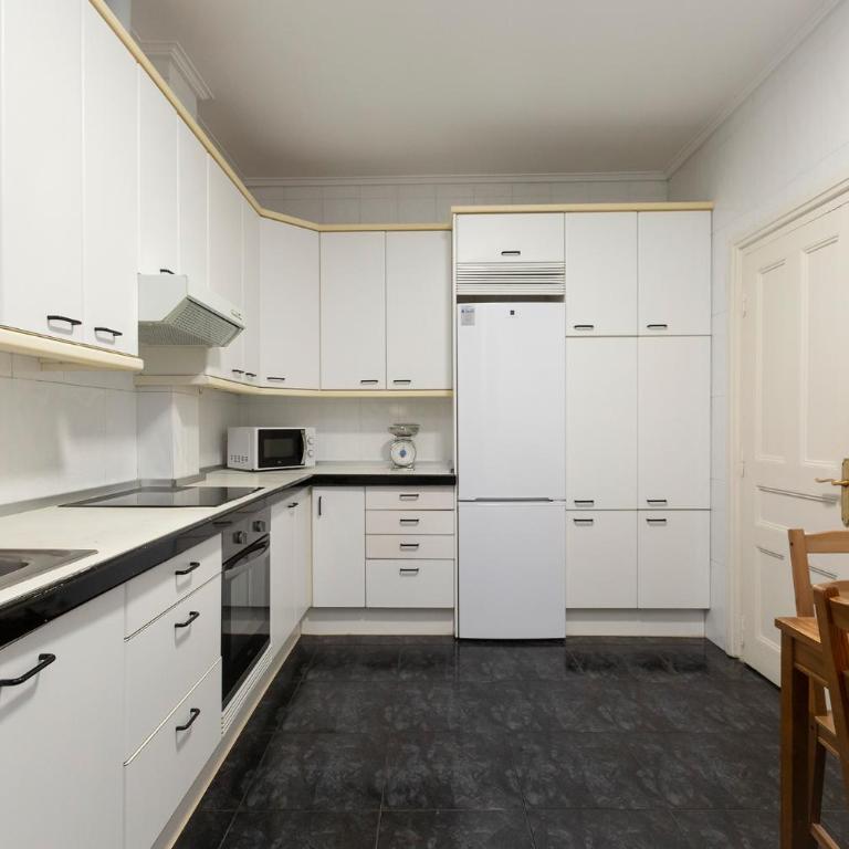 Amplio Apartamento en Casco Viejo - Corazón de Bilbao - Two-Bedroom Apartment - 34