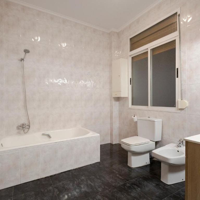Amplio Apartamento en Casco Viejo - Corazón de Bilbao - Two-Bedroom Apartment - 36