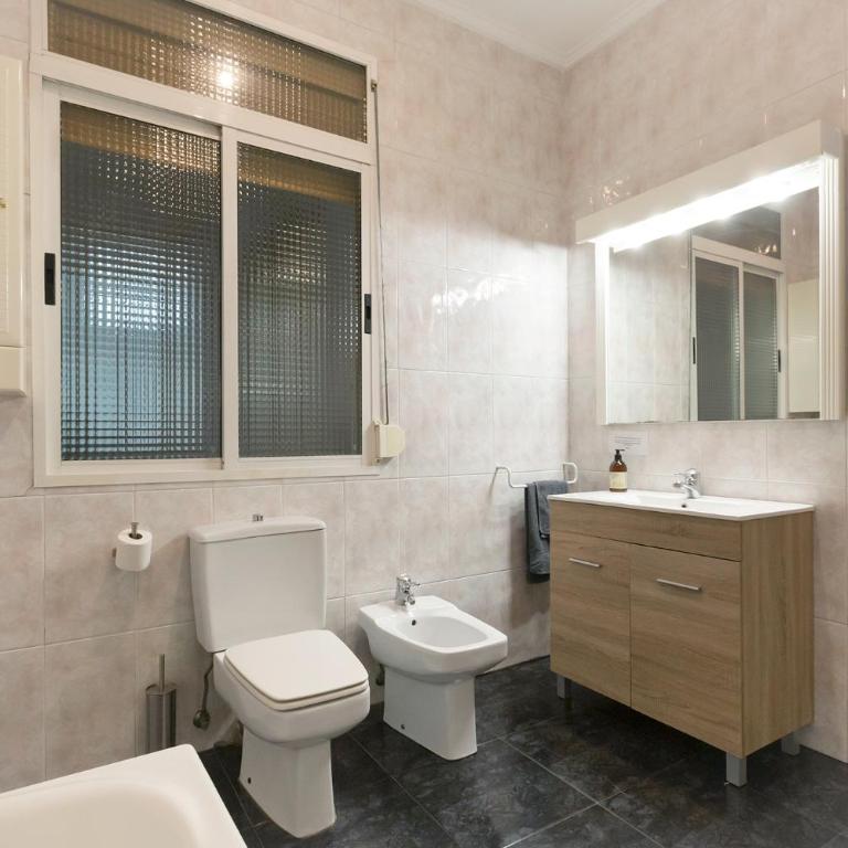 Amplio Apartamento en Casco Viejo - Corazón de Bilbao - Two-Bedroom Apartment - 38