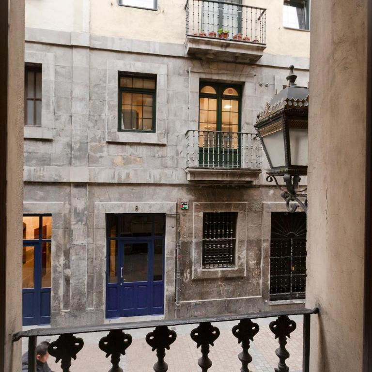 Amplio Apartamento en Casco Viejo - Corazón de Bilbao - Two-Bedroom Apartment - 40