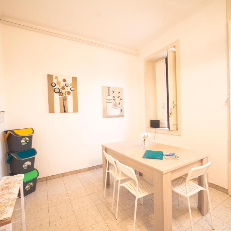 Siracasa - Three-Bedroom House - 8