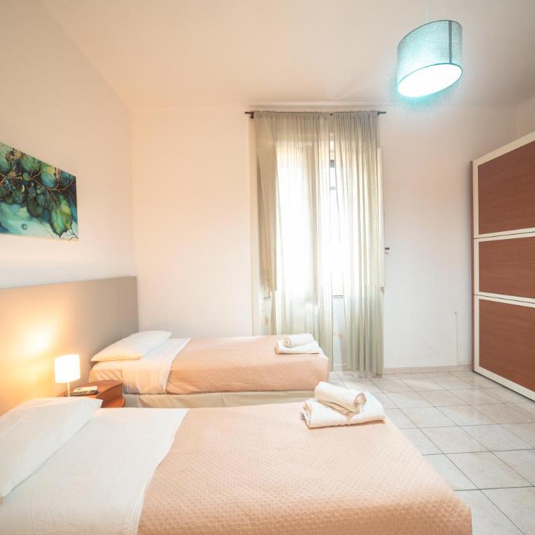 Siracasa - Three-Bedroom House - 9