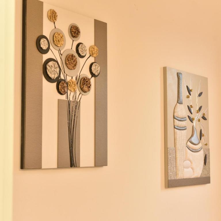 Siracasa - Three-Bedroom House - 14