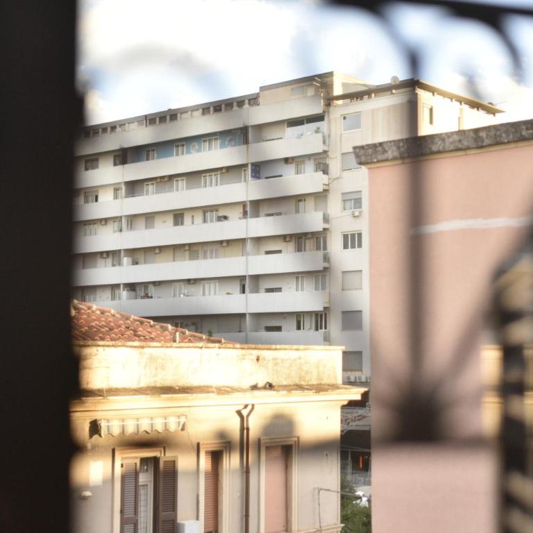 Siracasa - Three-Bedroom House - 22