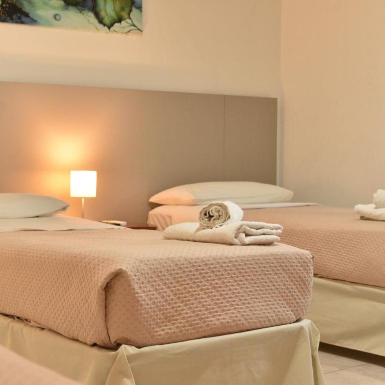 Siracasa - Three-Bedroom House - 1