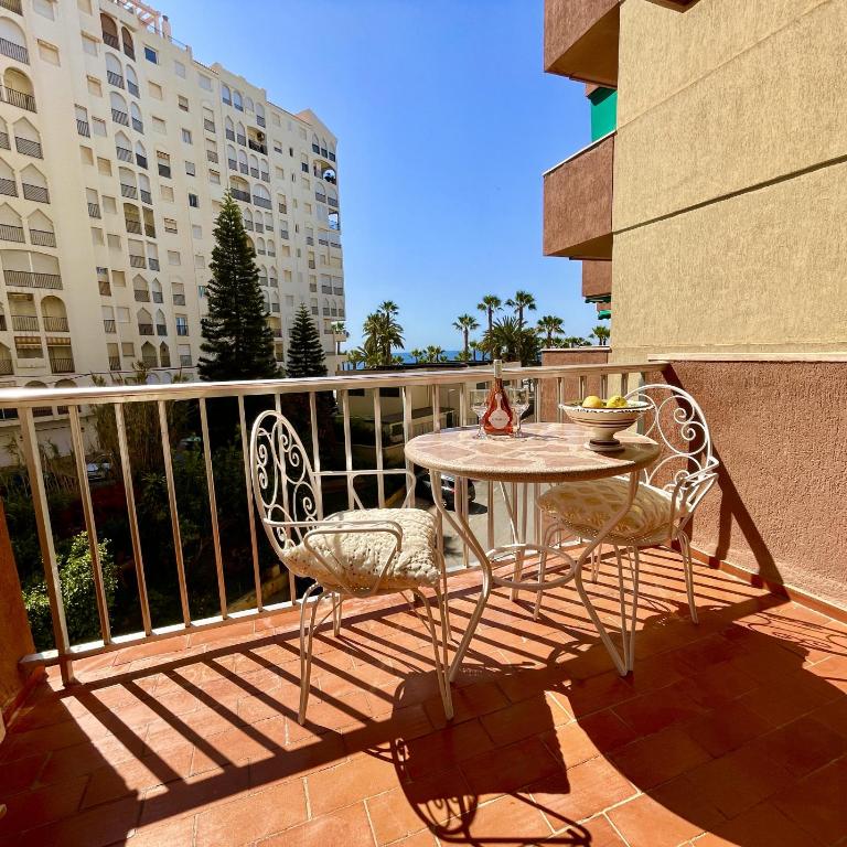Beautiful 1 bedroom south facing apartment - Apartment - 1