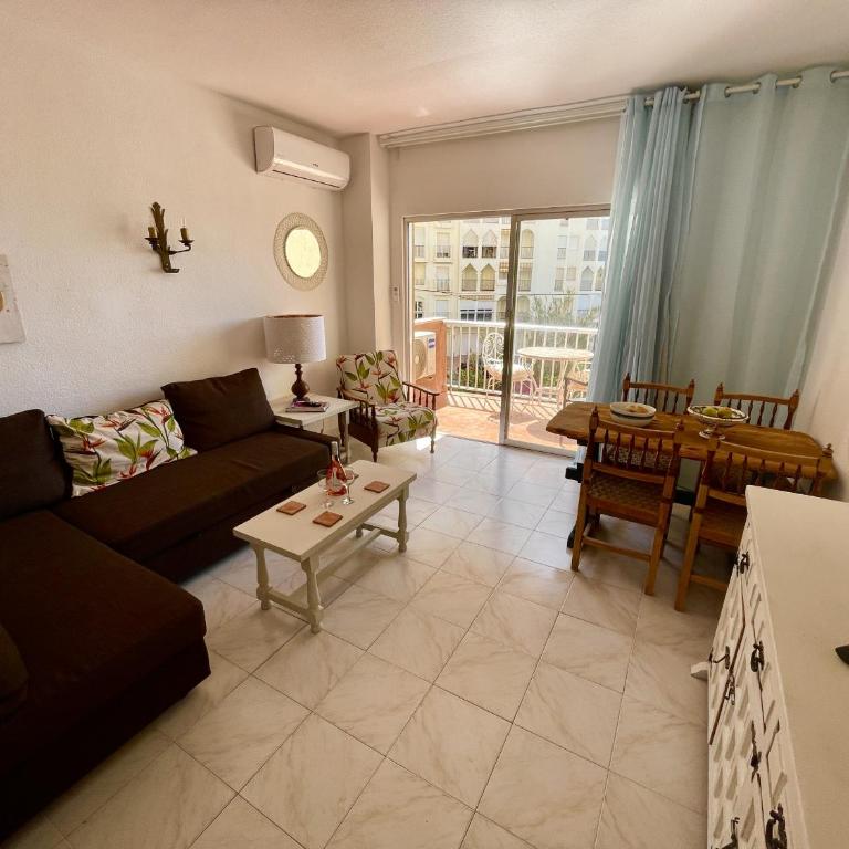 Beautiful 1 bedroom south facing apartment - Apartment - 3
