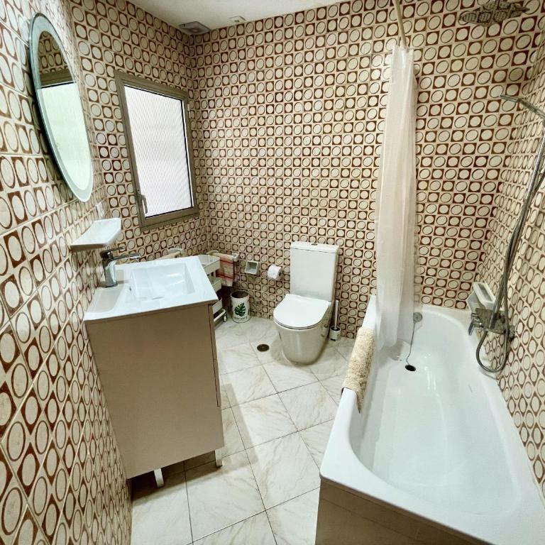 Beautiful 1 bedroom south facing apartment - Apartment - 5