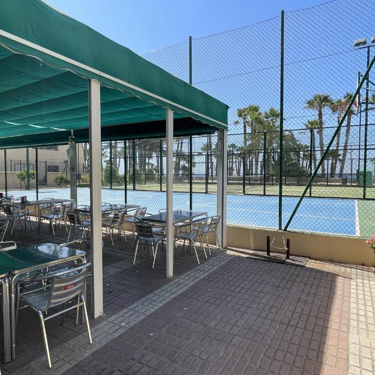 Beautiful 1 bedroom south facing apartment - Apartment - 10