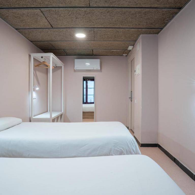 Malacuna Barcelona - Twin Room with Private Bathroom - 2