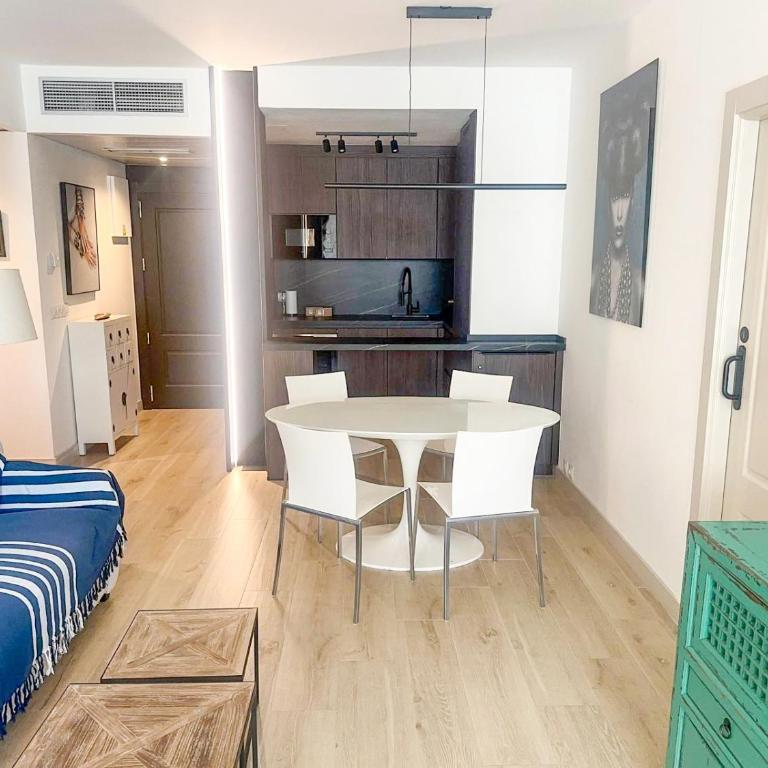Apartamentos Guadalpin Boutique - Apartamento de 2 dormitorios con vistas a la piscina - 9