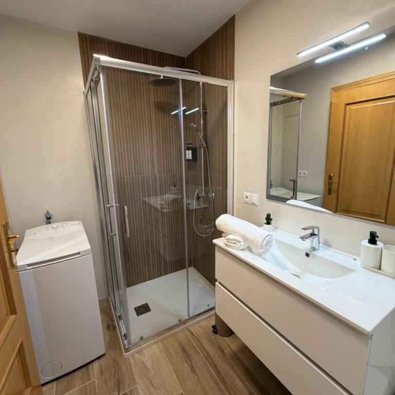 Alhambras Gate by Andalusian Nights - Two-Bedroom Apartment with Balcony and Terrace - 8