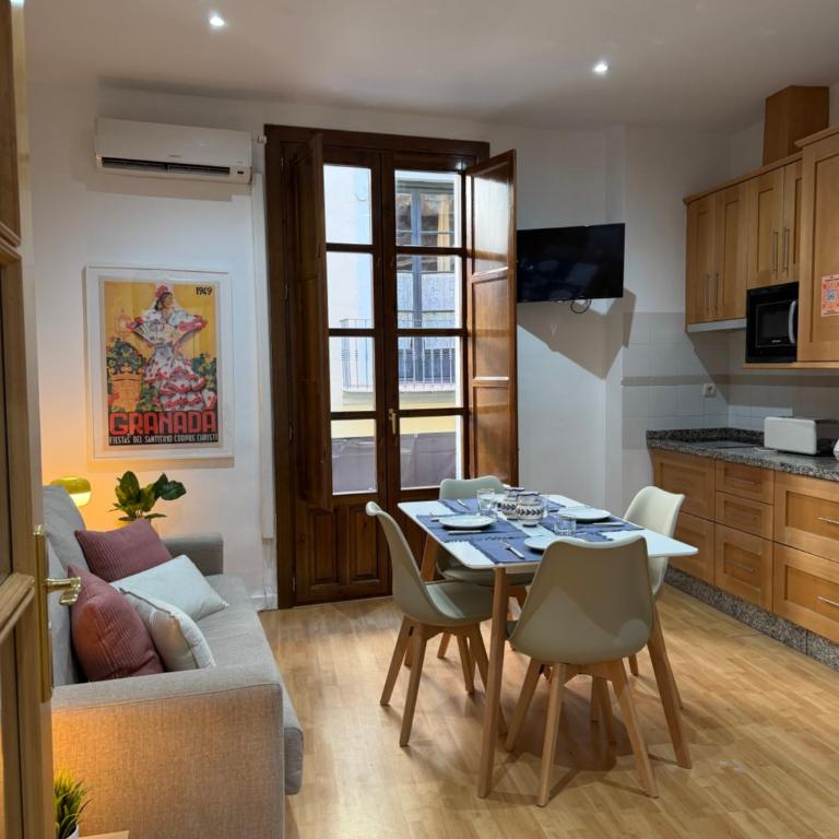 Alhambras Gate by Andalusian Nights - Two-Bedroom Apartment with Balcony and Terrace - 6