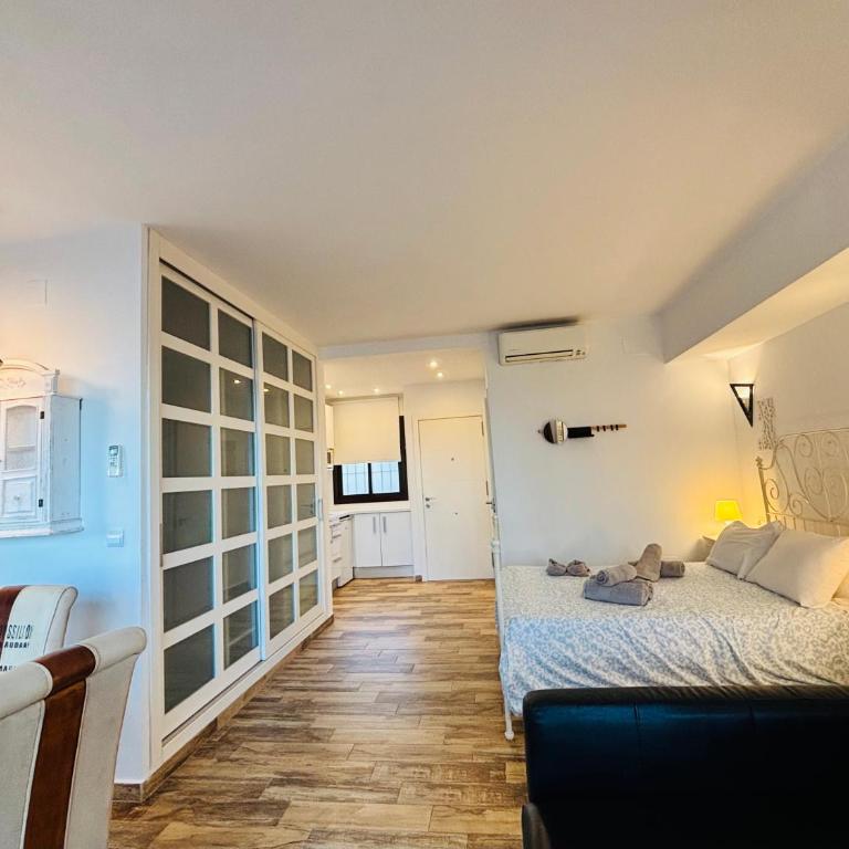 AlquilaEasy Aloha Playa - Studio Apartment with Sea View - 20