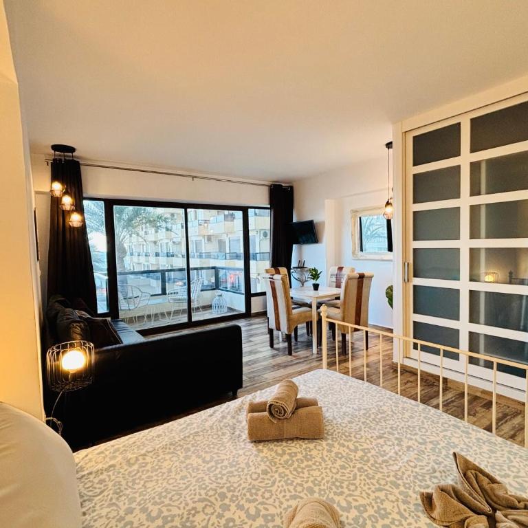 AlquilaEasy Aloha Playa - Studio Apartment with Sea View - 17