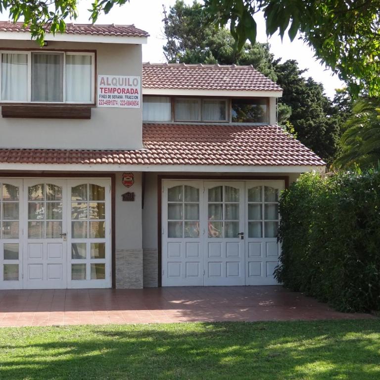 Casa 4 ambientes en Mar Chiquita - Two-Bedroom House - 1