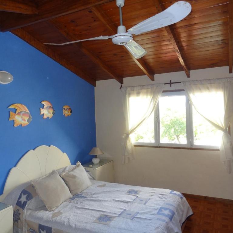 Casa 4 ambientes en Mar Chiquita - Two-Bedroom House - 4