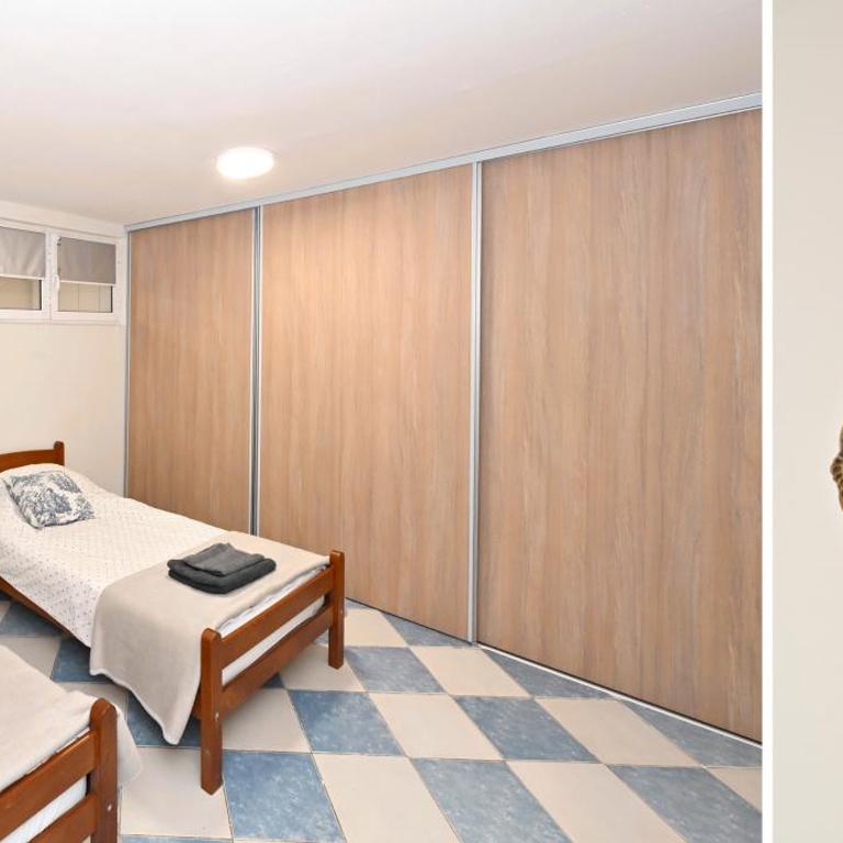 Two bedroom Vintage apartment - Two-Bedroom Apartment - 19