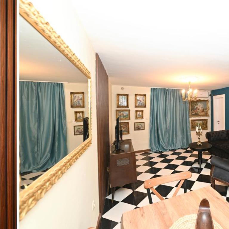 Two bedroom Vintage apartment - Two-Bedroom Apartment - 4