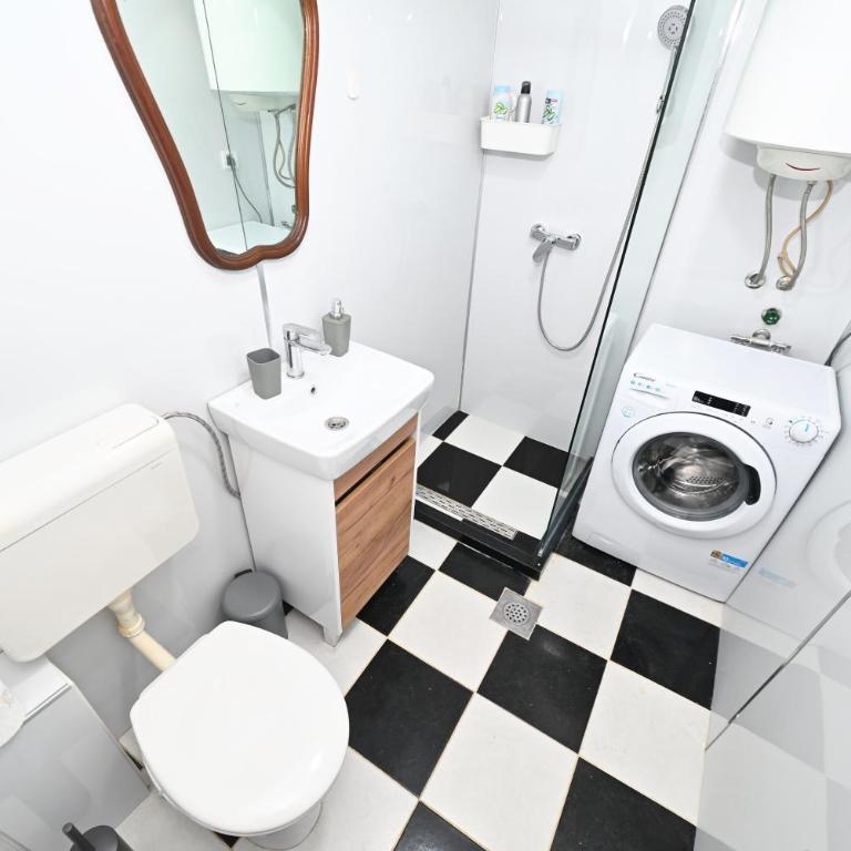 Two bedroom Vintage apartment - Two-Bedroom Apartment - 22