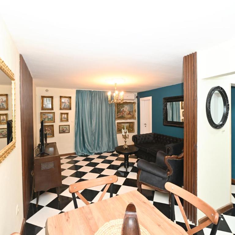 Two bedroom Vintage apartment - Two-Bedroom Apartment - 31
