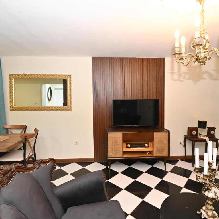 Two bedroom Vintage apartment - Two-Bedroom Apartment - 41