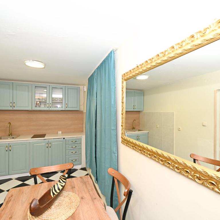 Two bedroom Vintage apartment - Two-Bedroom Apartment - 39