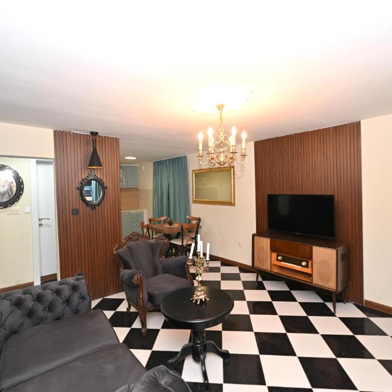 Two bedroom Vintage apartment - Two-Bedroom Apartment - 42