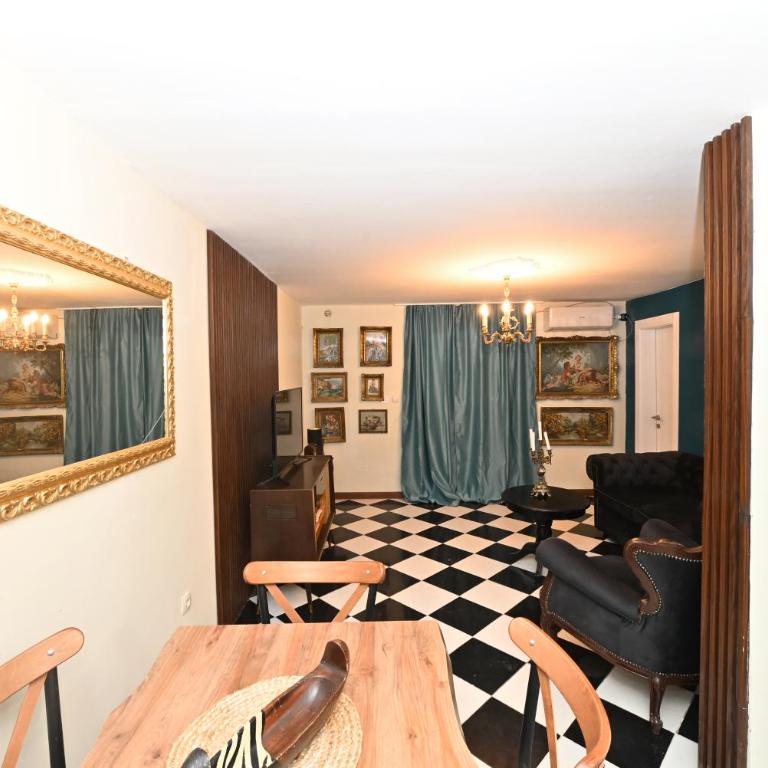 Two bedroom Vintage apartment - Two-Bedroom Apartment - 47