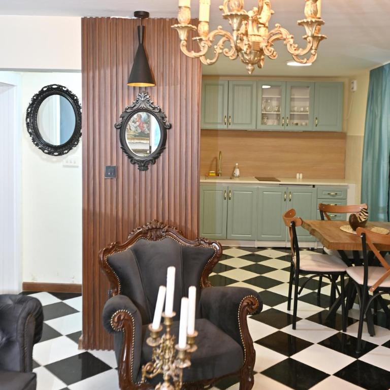 Two bedroom Vintage apartment - Two-Bedroom Apartment - 48