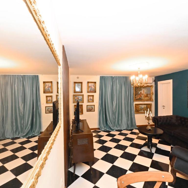 Two bedroom Vintage apartment - Two-Bedroom Apartment - 57