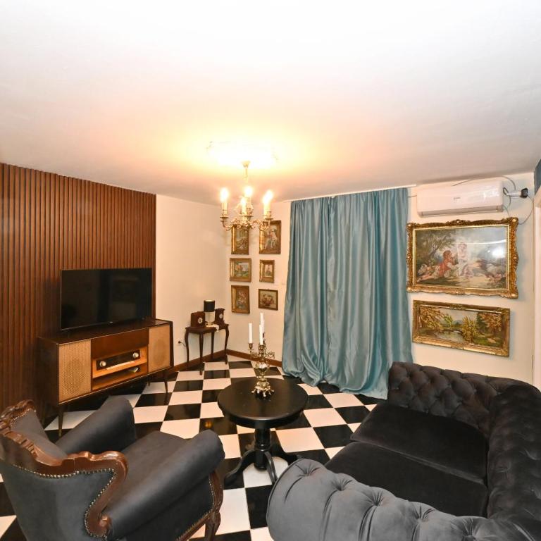 Two bedroom Vintage apartment - Two-Bedroom Apartment - 59