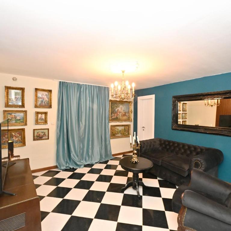 Two bedroom Vintage apartment - Two-Bedroom Apartment - 61