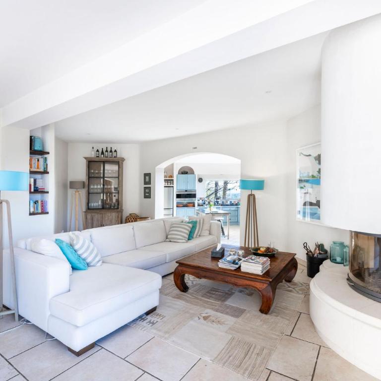 Entre mer et Esterel - Piscine, vue 6 suites - Villa Deluxe - 10